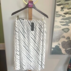 #31 Banana Republic Striped White and Dark Blue Skirt Size L NWT Waist 16
